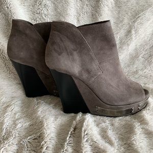 Vince Camuto peep toes